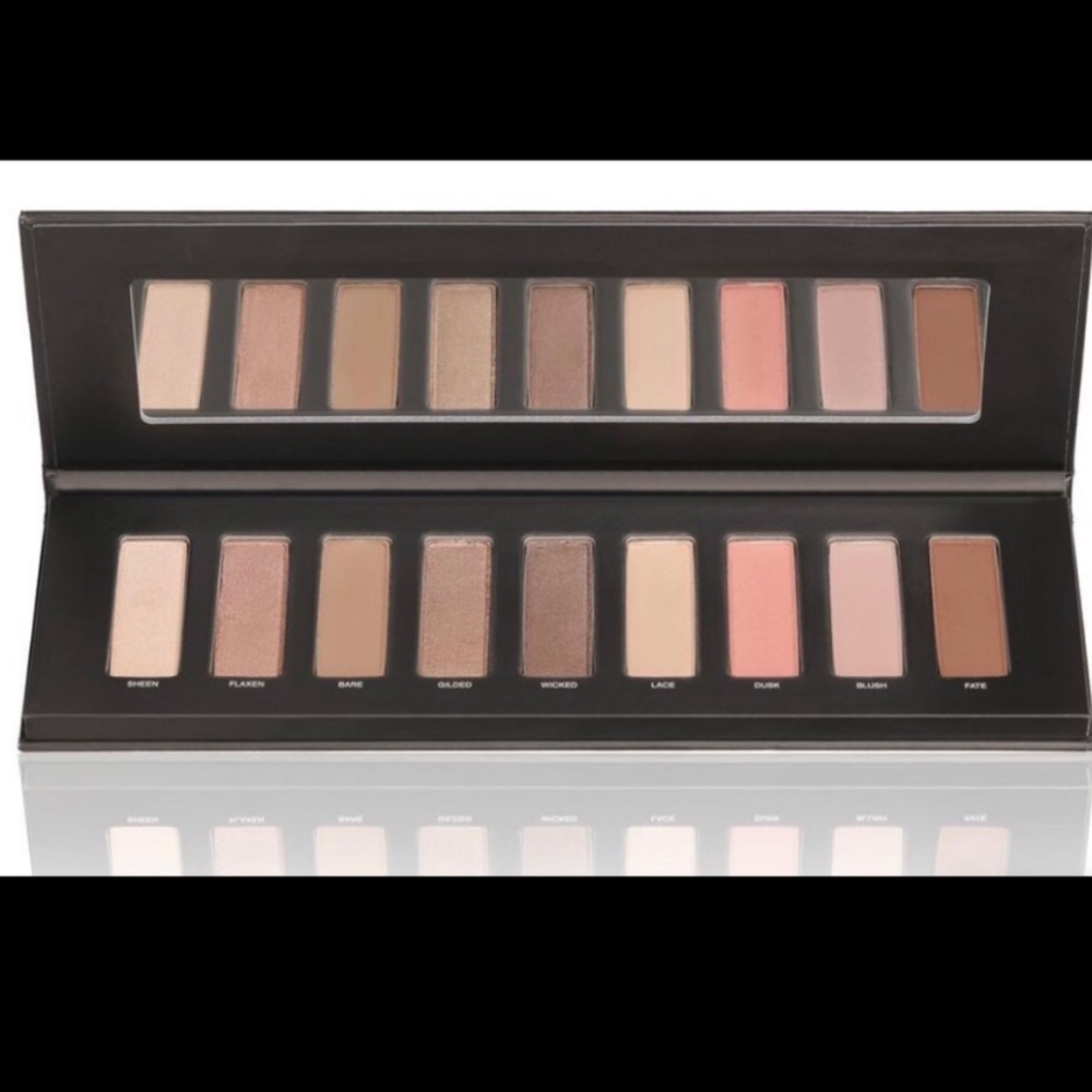 NEW Studio Makeup ease•to•wear eyeshadow palette